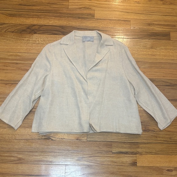 Chic Cream Women's Blazer - Picture 4 of 4